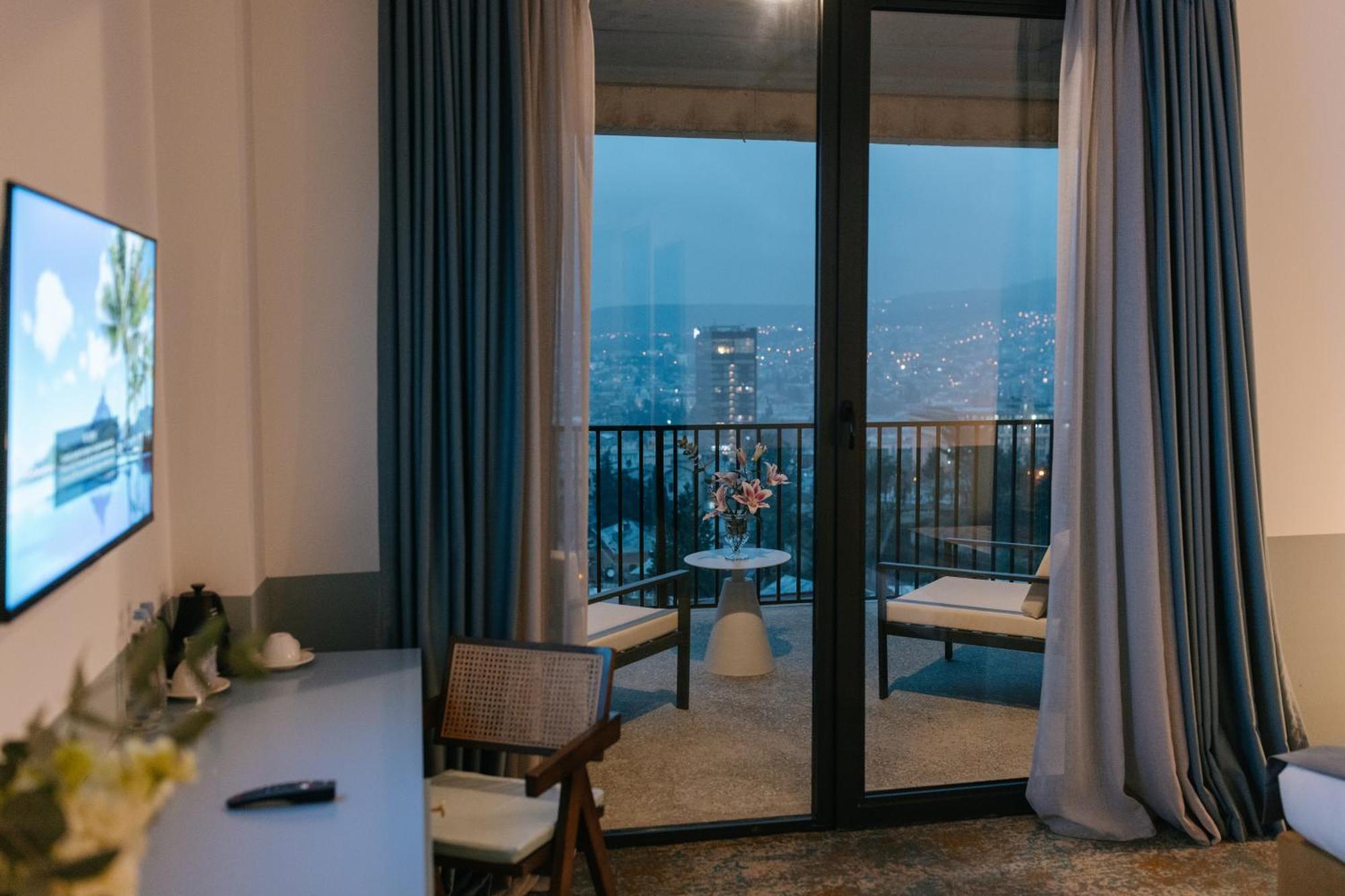 Castor & Pollux Hotel Tbilisi Ngoại thất bức ảnh