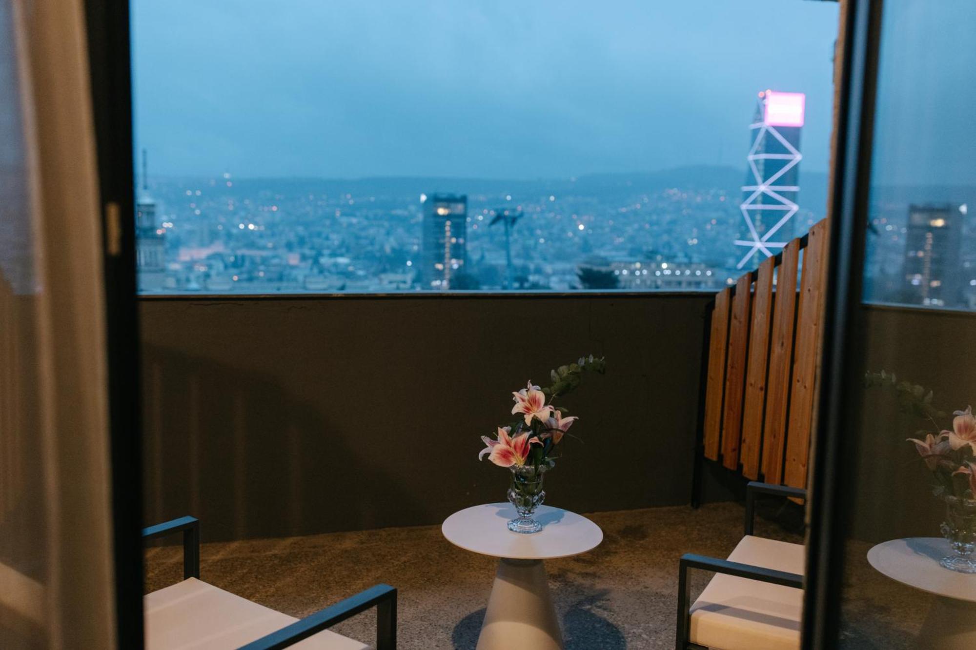 Castor & Pollux Hotel Tbilisi Ngoại thất bức ảnh