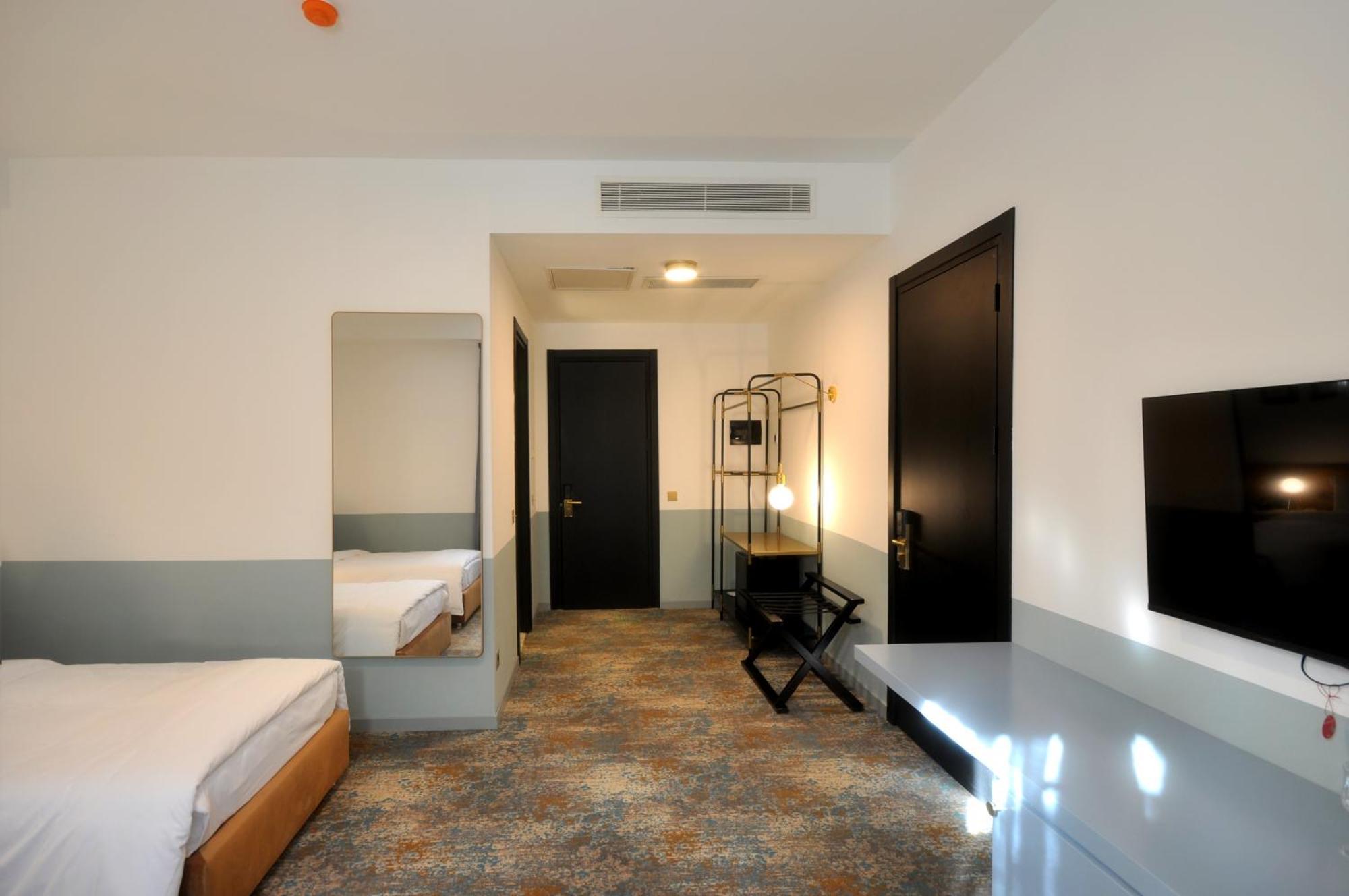 Castor & Pollux Hotel Tbilisi Ngoại thất bức ảnh