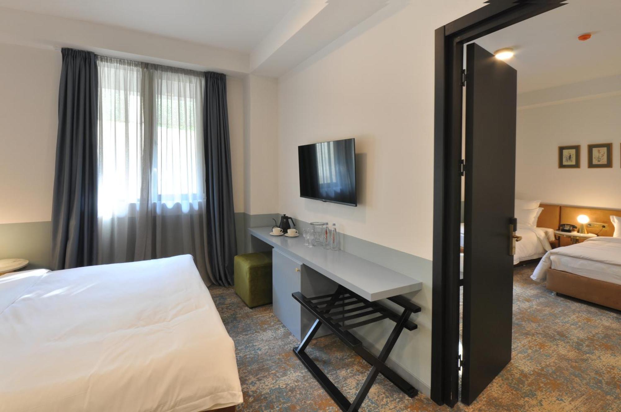 Castor & Pollux Hotel Tbilisi Ngoại thất bức ảnh
